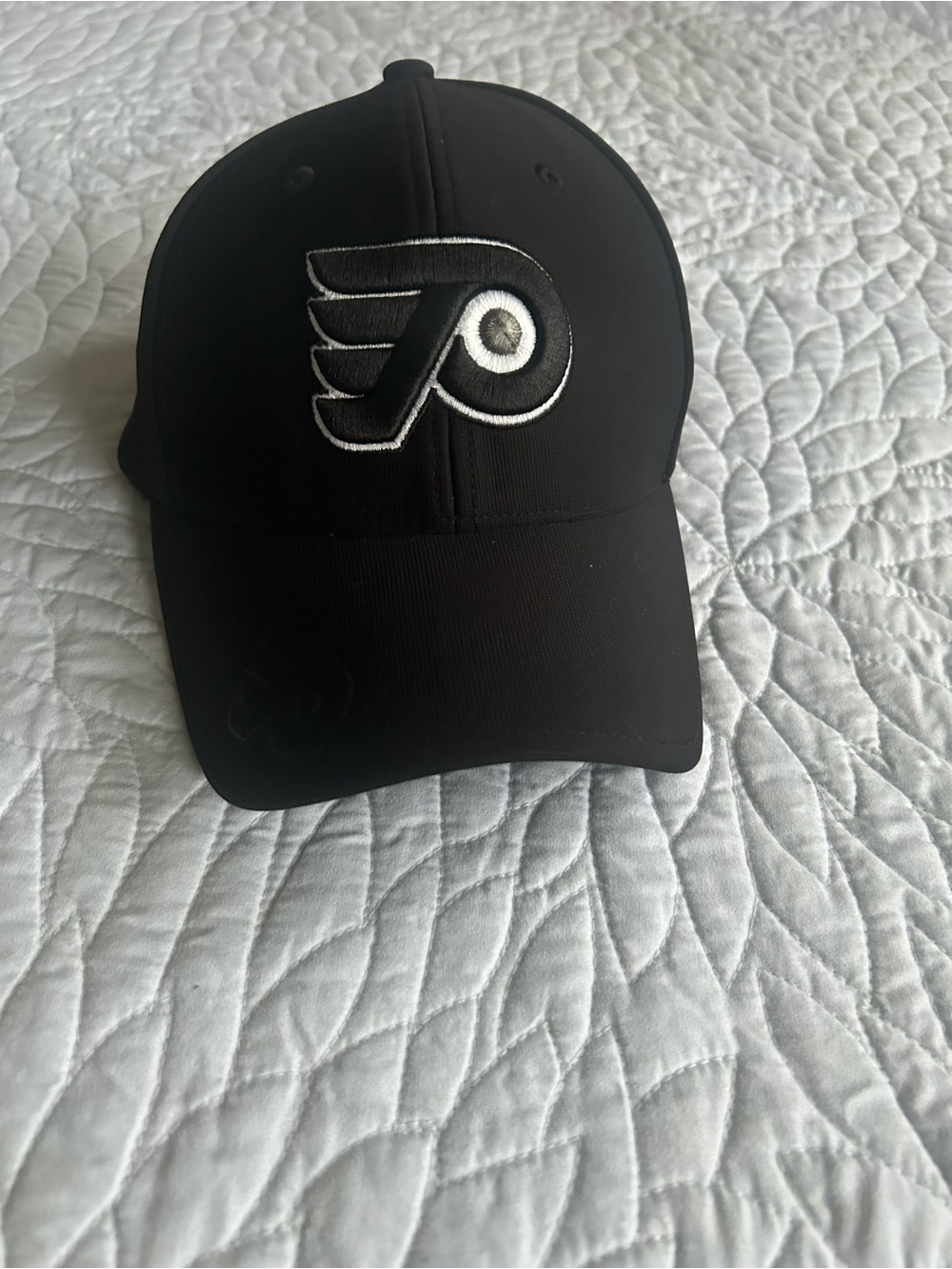 47 Brand Philadelphia Flyers Black Hat with White Embroidered Flyers Logo